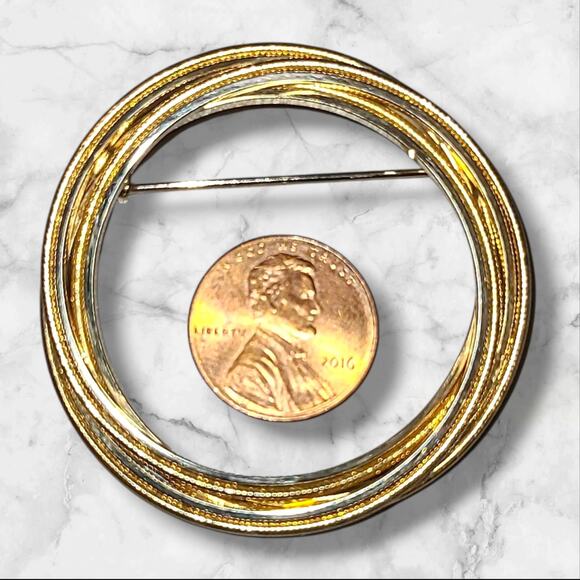 Vintage Signed Kramer Of New York Gold Tone Circle Wreath Ring Brooch Pin - Picture 5 of 8